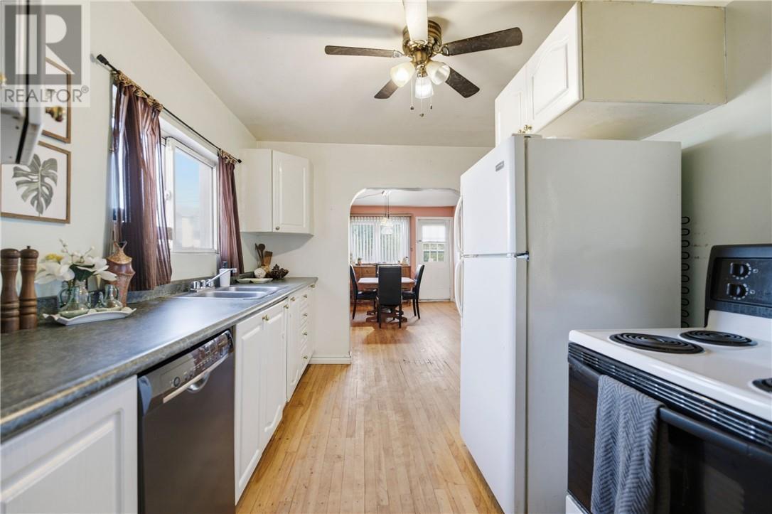 3527 Falconbridge Highway, Garson, ON - Indoor Photo Showing Kitchen With Double Sink