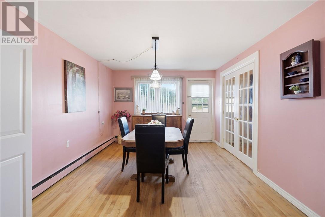 3527 Falconbridge Highway, Garson, ON - Indoor Photo Showing Dining Room
