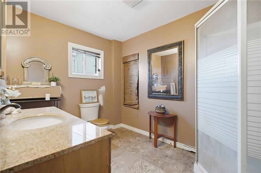 3527 Falconbridge Highway, Garson, ON - Indoor Photo Showing Bathroom
