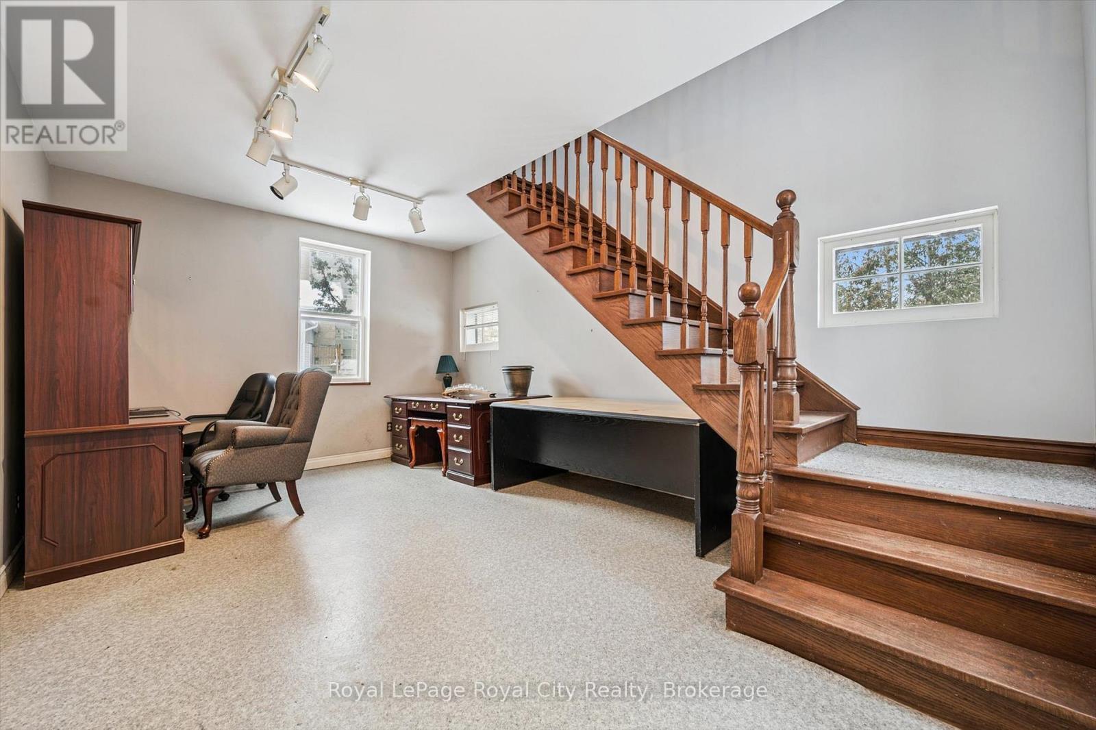 Coach House - 143 Norfolk Street, Guelph (Downtown), ON