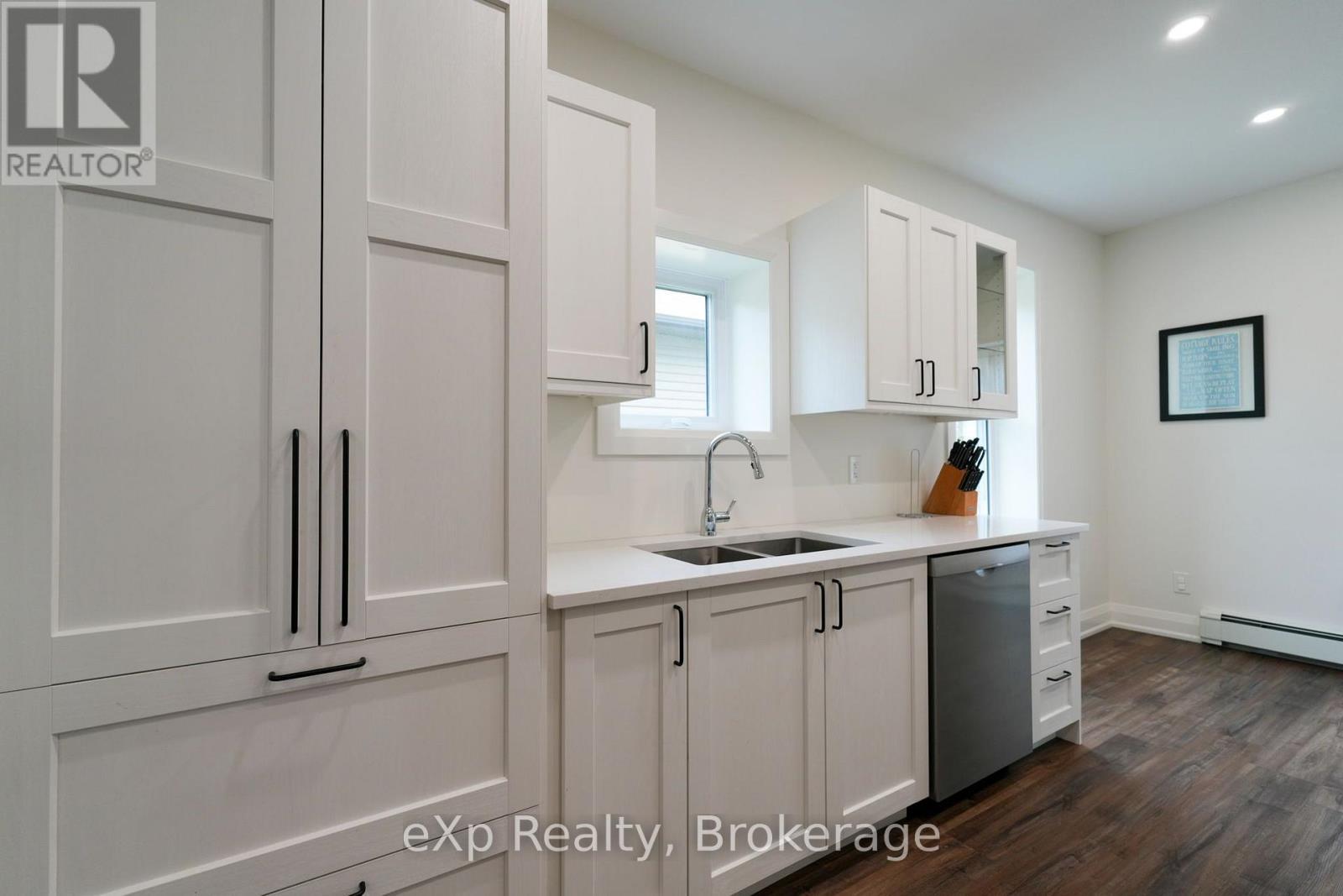 136 Breadalbane Street S, Saugeen Shores, ON - Indoor Photo Showing Kitchen With Double Sink