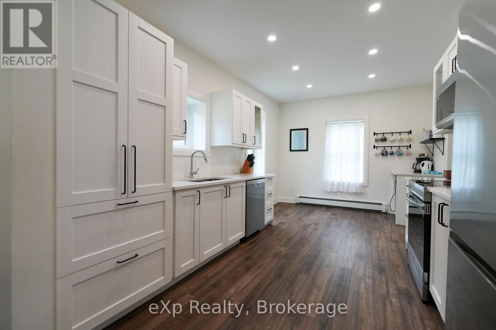 136 Breadalbane Street S, Saugeen Shores, ON - Indoor Photo Showing Kitchen