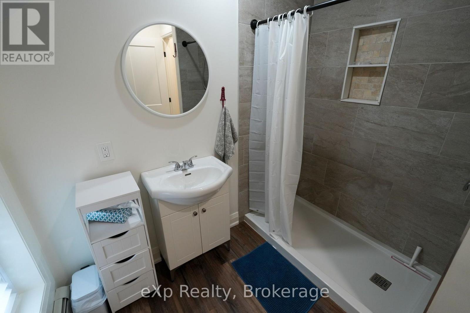 136 Breadalbane Street S, Saugeen Shores, ON - Indoor Photo Showing Bathroom