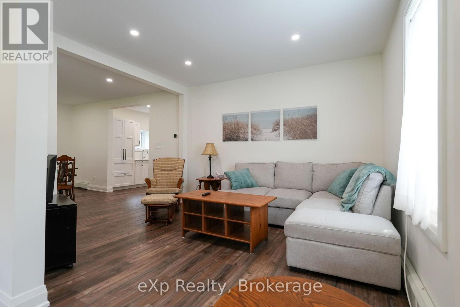 136 Breadalbane Street S, Saugeen Shores, ON - Indoor Photo Showing Living Room