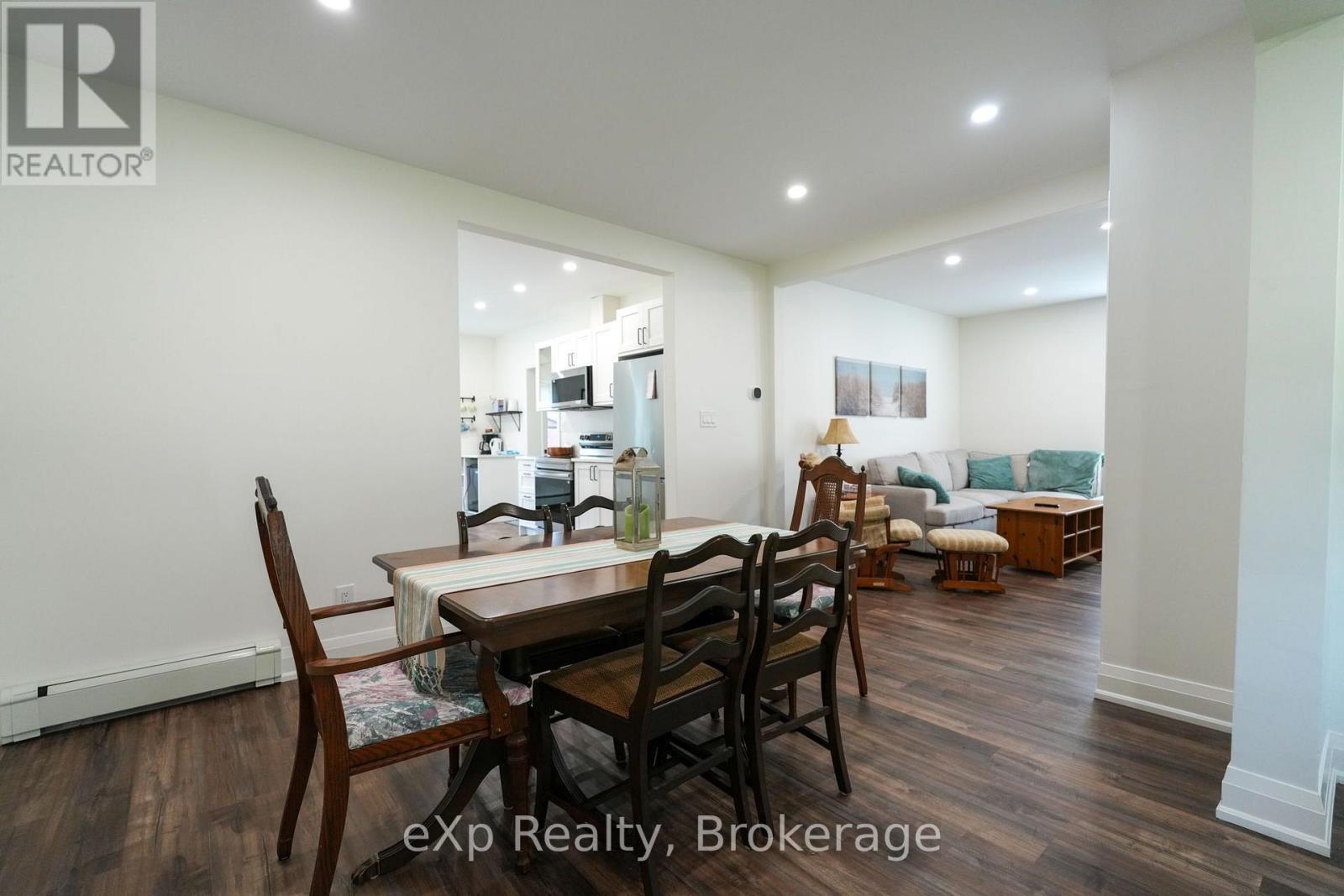 136 Breadalbane Street S, Saugeen Shores, ON - Indoor Photo Showing Dining Room