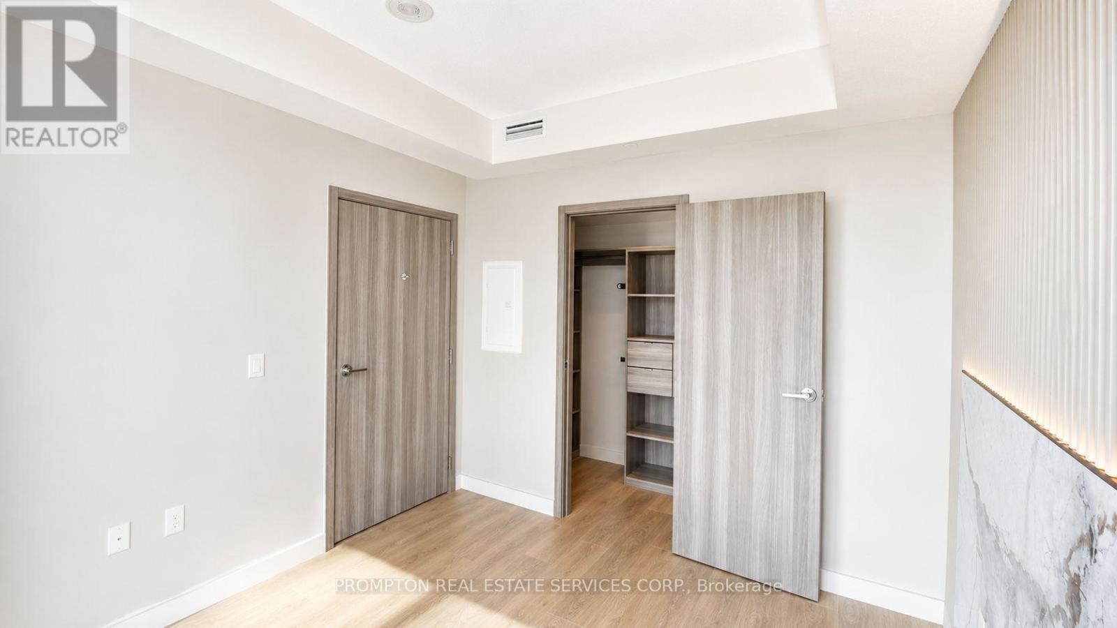 2115 - 85 Mcmahon Drive, Toronto, ON - Indoor Photo Showing Other Room