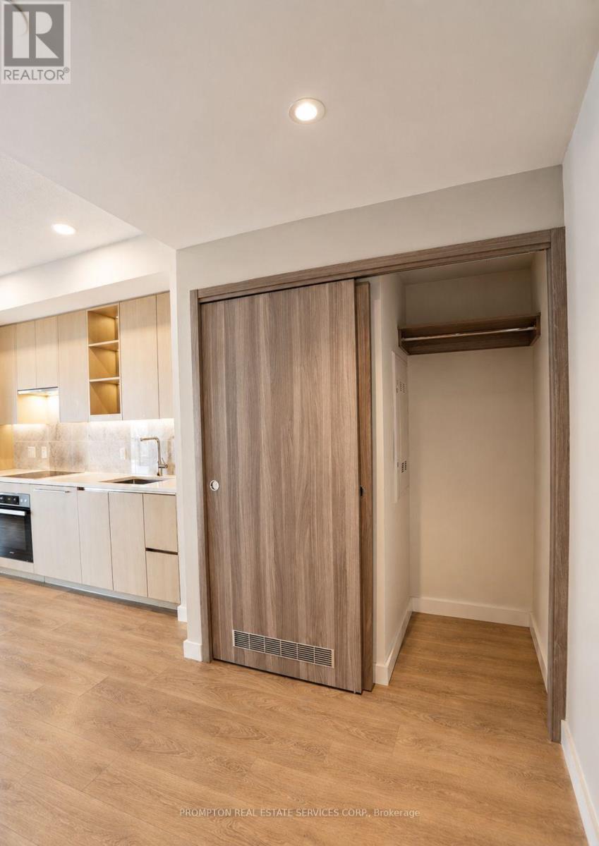 2115 - 85 Mcmahon Drive, Toronto, ON - Indoor Photo Showing Kitchen