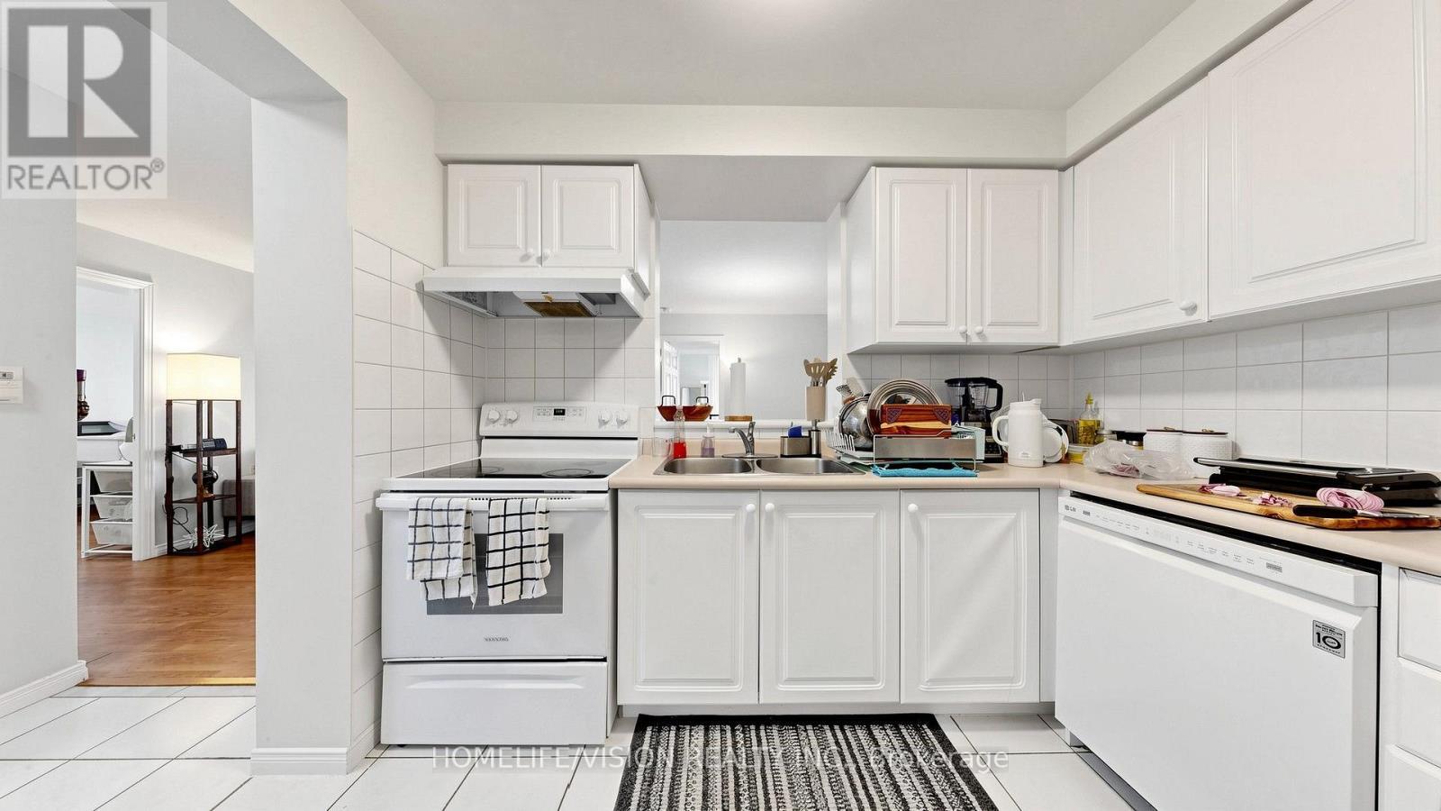 710 - 2628 Mccowan Road, Toronto, ON - Indoor Photo Showing Kitchen