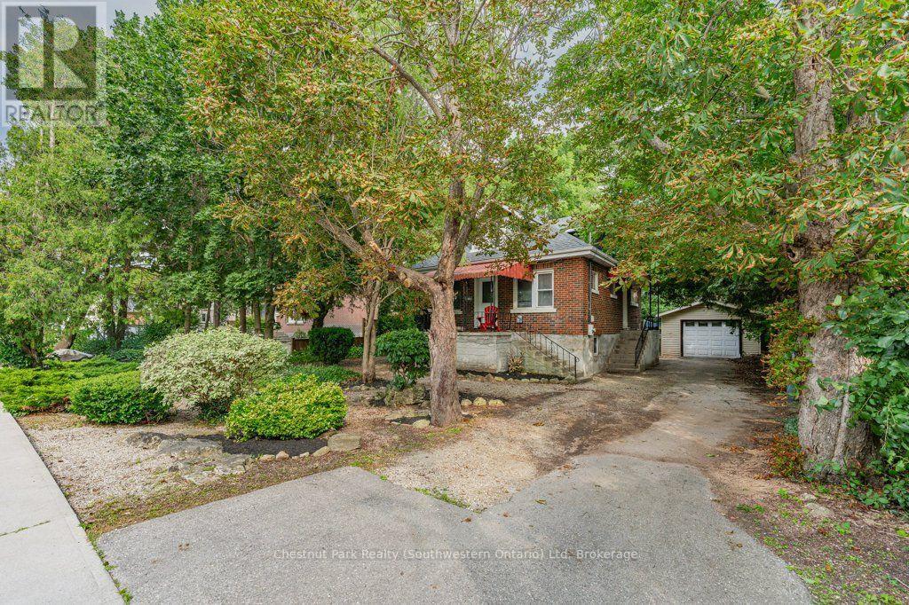Detached 1.5 Car Garage - 274 Water Street, Guelph (Dovercliffe Park/Old University), ON - Outdoor