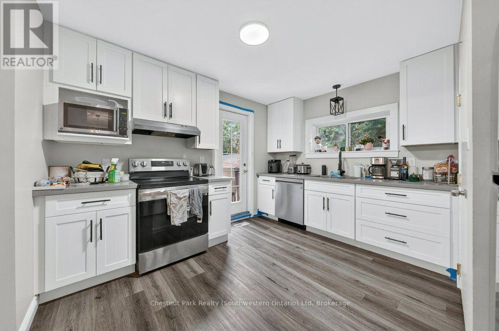 Main Floor - 274 Water Street, Guelph (Dovercliffe Park/Old University), ON - Indoor Photo Showing Kitchen With Upgraded Kitchen