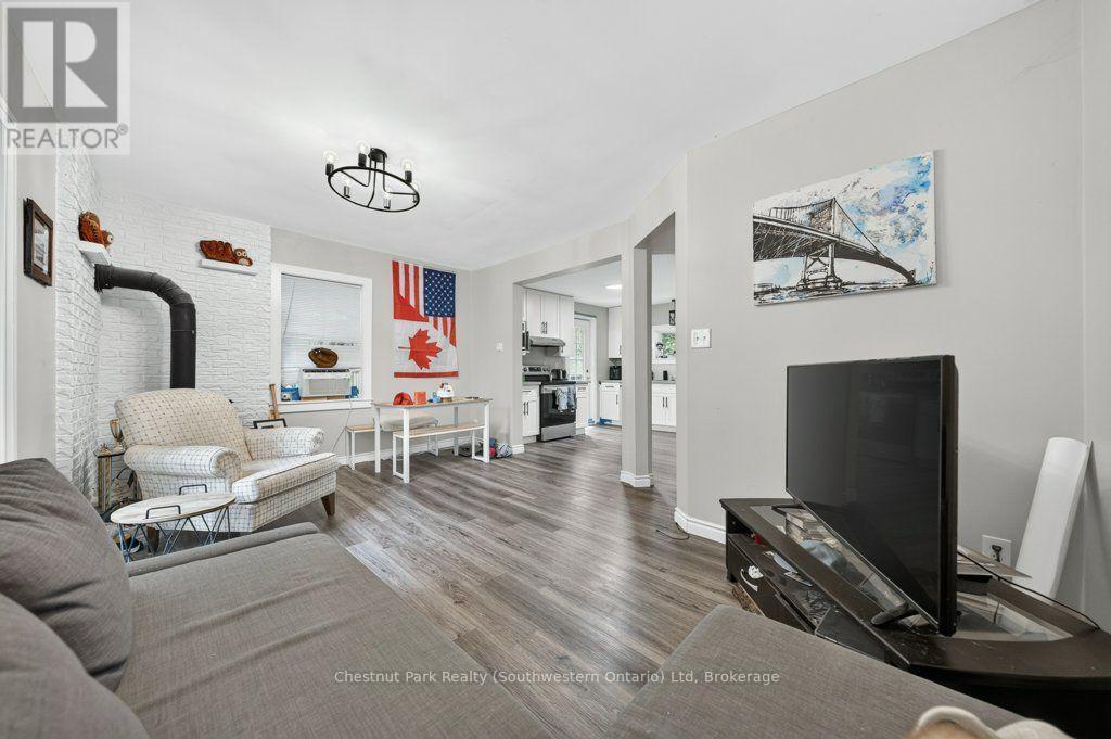 Spacious Living/Dining - 274 Water Street, Guelph (Dovercliffe Park/Old University), ON - Indoor