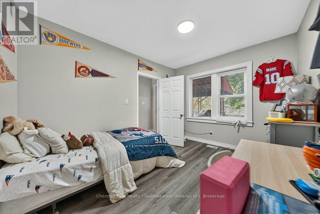 274 Water Street, Guelph (Dovercliffe Park/Old University), ON - Indoor Photo Showing Bedroom