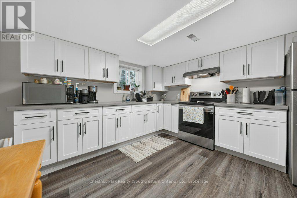 Large Eat-In Kitchen - 274 Water Street, Guelph (Dovercliffe Park/Old University), ON - Indoor Photo Showing Kitchen
