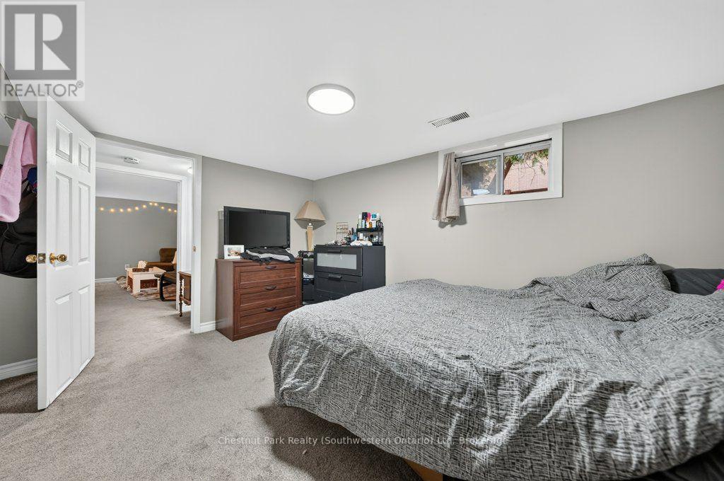 274 Water Street, Guelph (Dovercliffe Park/Old University), ON - Indoor Photo Showing Bedroom