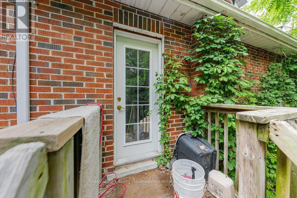 274 Water Street, Guelph (Dovercliffe Park/Old University), ON - Outdoor