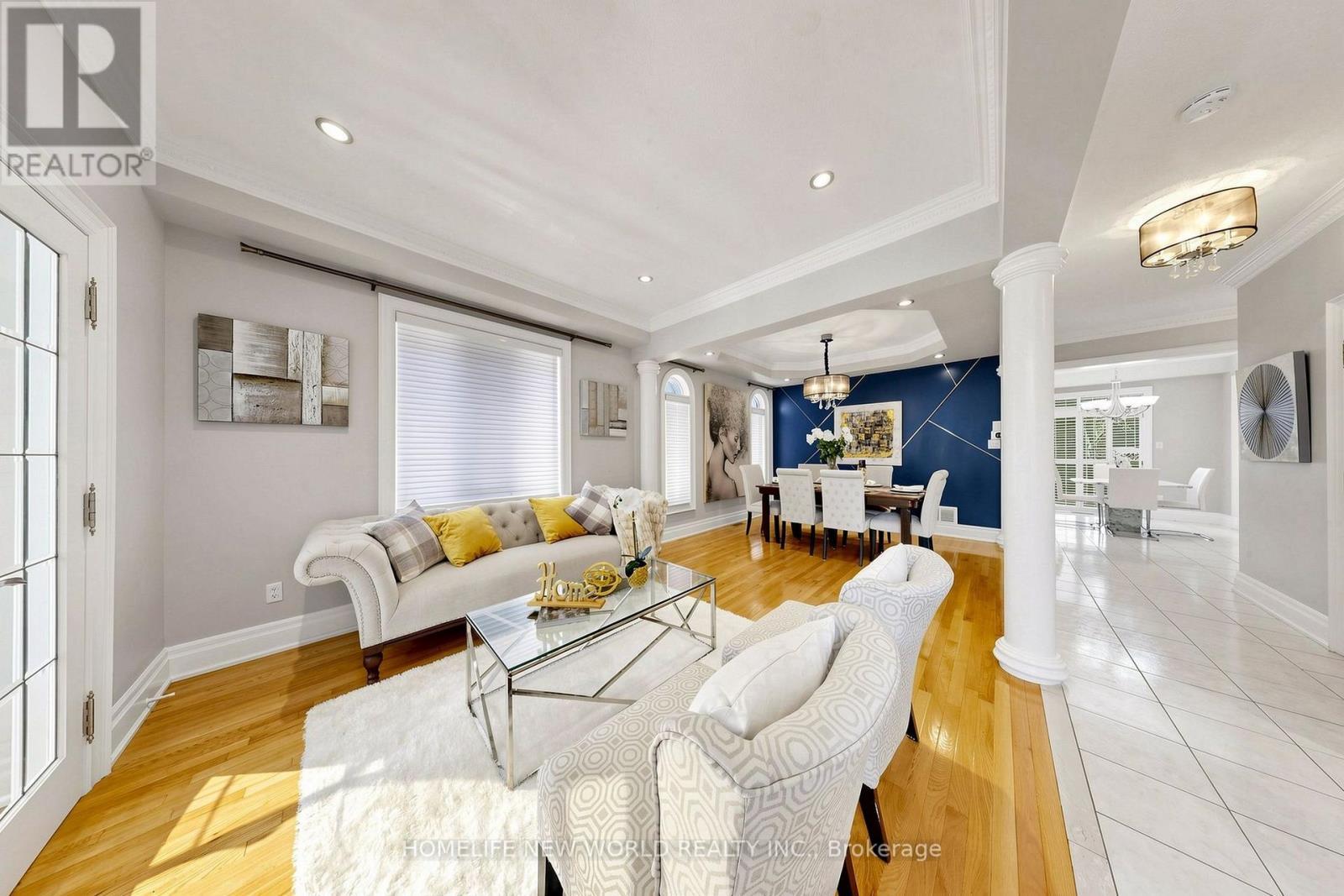 32 Casa Nova Drive, Vaughan, ON - Indoor Photo Showing Living Room