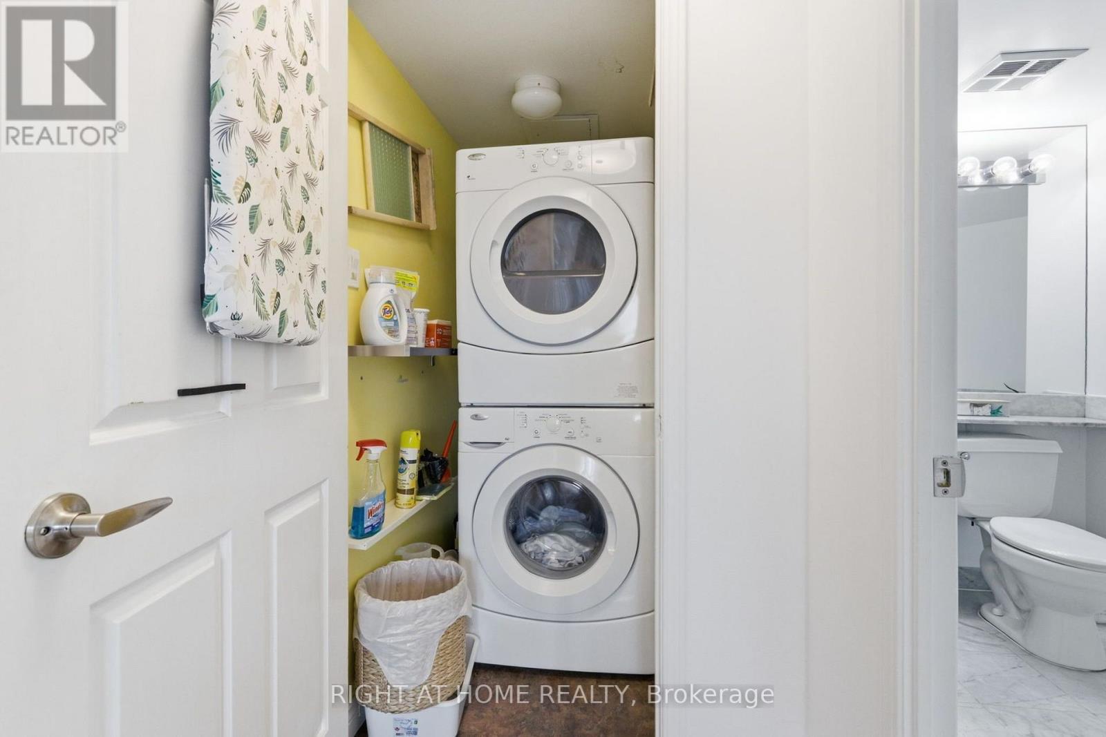 312 - 2285 Lake Shore Boulevard W, Toronto, ON - Indoor Photo Showing Laundry Room