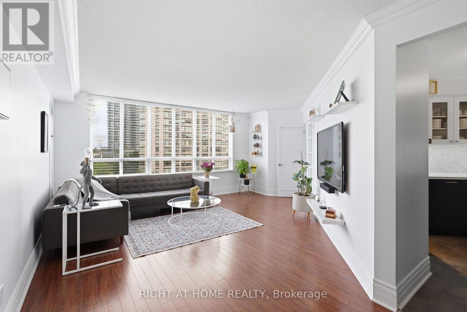 312 - 2285 Lake Shore Boulevard W, Toronto, ON - Indoor Photo Showing Living Room
