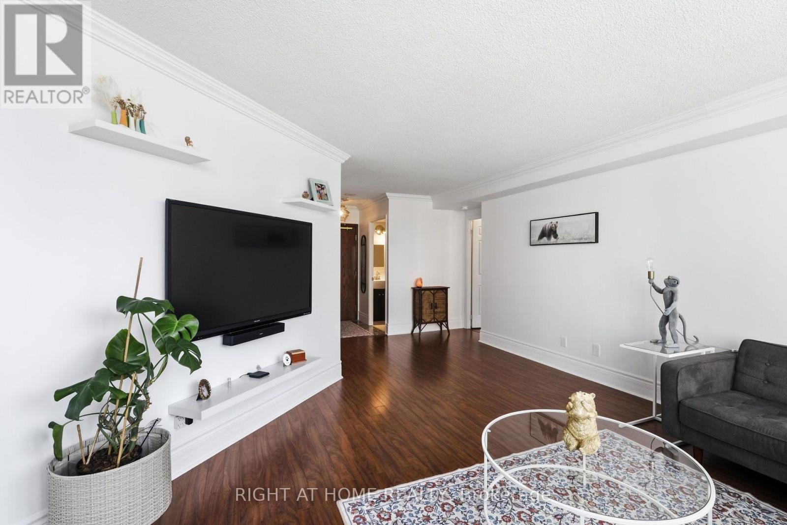 312 - 2285 Lake Shore Boulevard W, Toronto, ON - Indoor Photo Showing Living Room