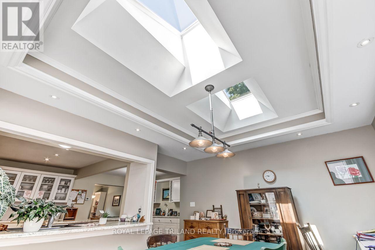Beautiful bright Skylights (2) - 3 Gregory Place, St. Thomas, ON - Indoor Photo Showing Other Room