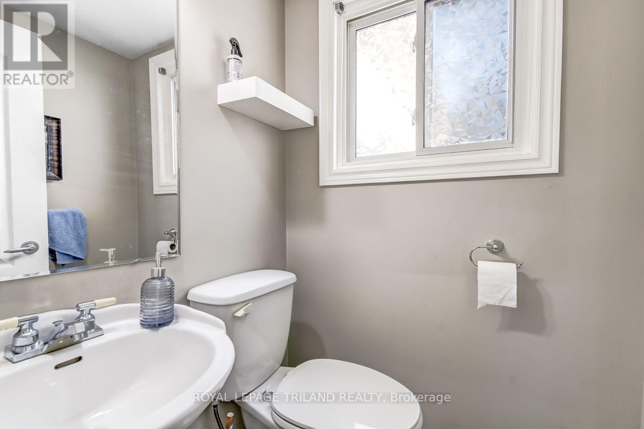 Main Level Powder Room - 3 Gregory Place, St. Thomas, ON - Indoor Photo Showing Bathroom