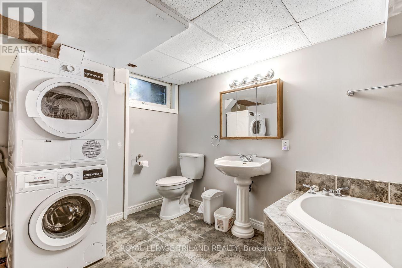 3 Gregory Place, St. Thomas, ON - Indoor Photo Showing Laundry Room