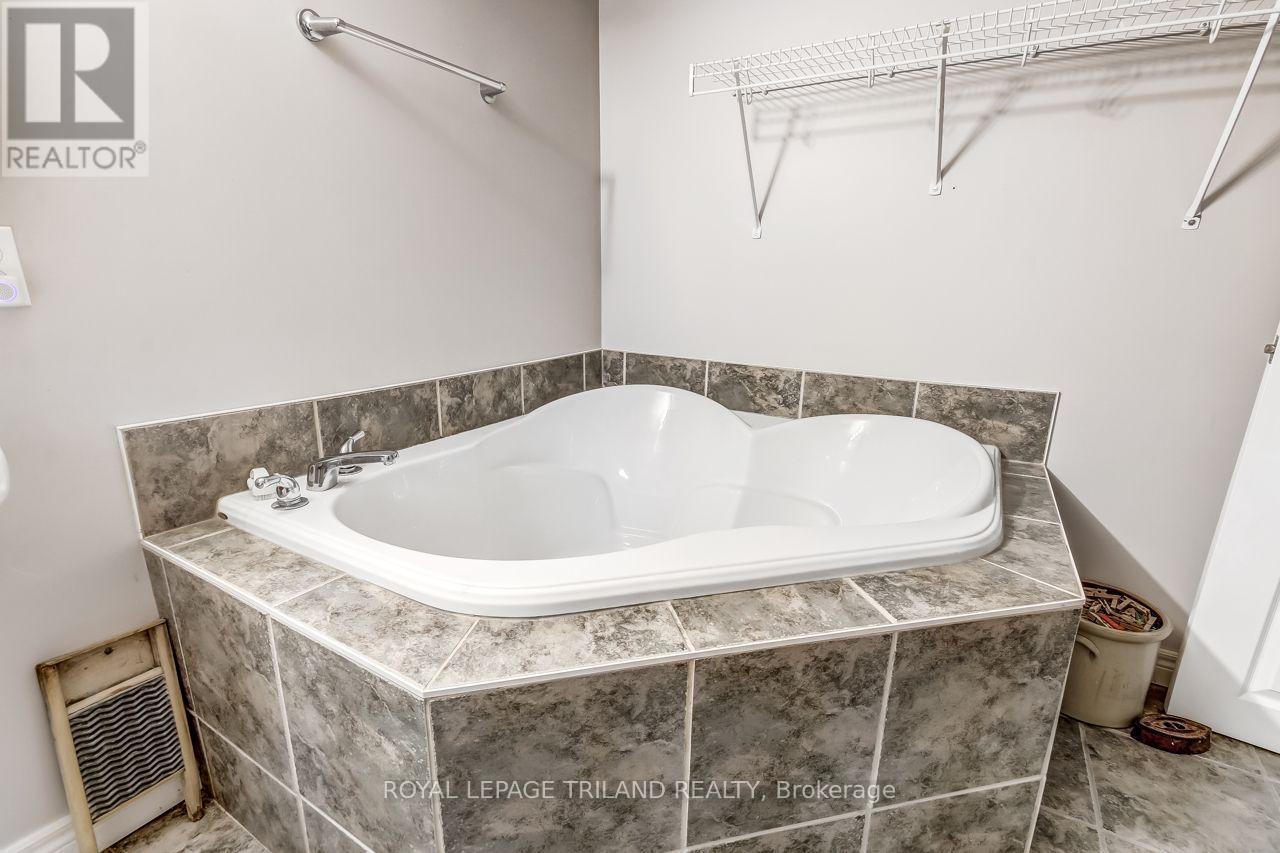 3 Gregory Place, St. Thomas, ON - Indoor Photo Showing Bathroom
