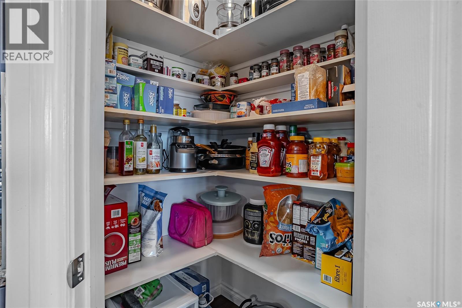 415 Paton Place, Saskatoon, SK - Indoor With Storage