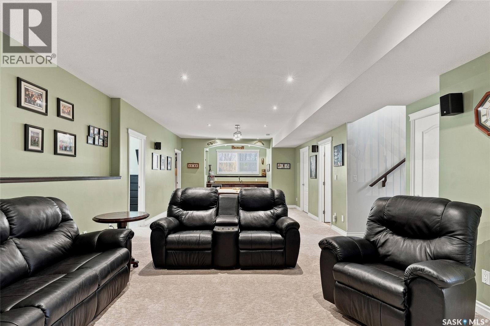 415 Paton Place, Saskatoon, SK - Indoor Photo Showing Living Room