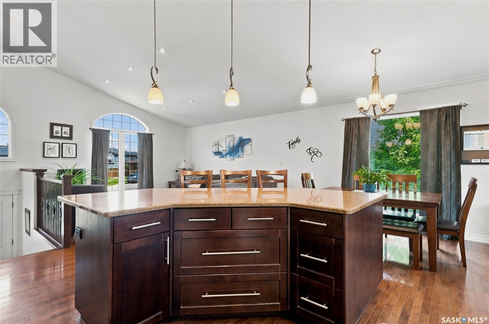 415 Paton Place, Saskatoon, SK - Indoor Photo Showing Kitchen With Upgraded Kitchen