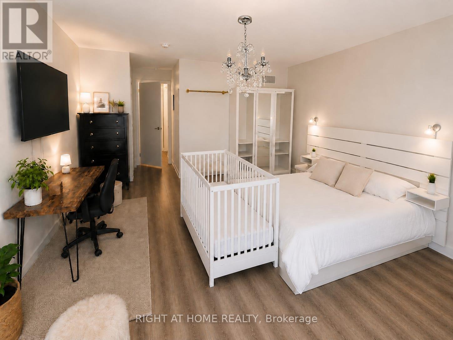 15 - 590 North Service Road, Hamilton, ON - Indoor Photo Showing Bedroom