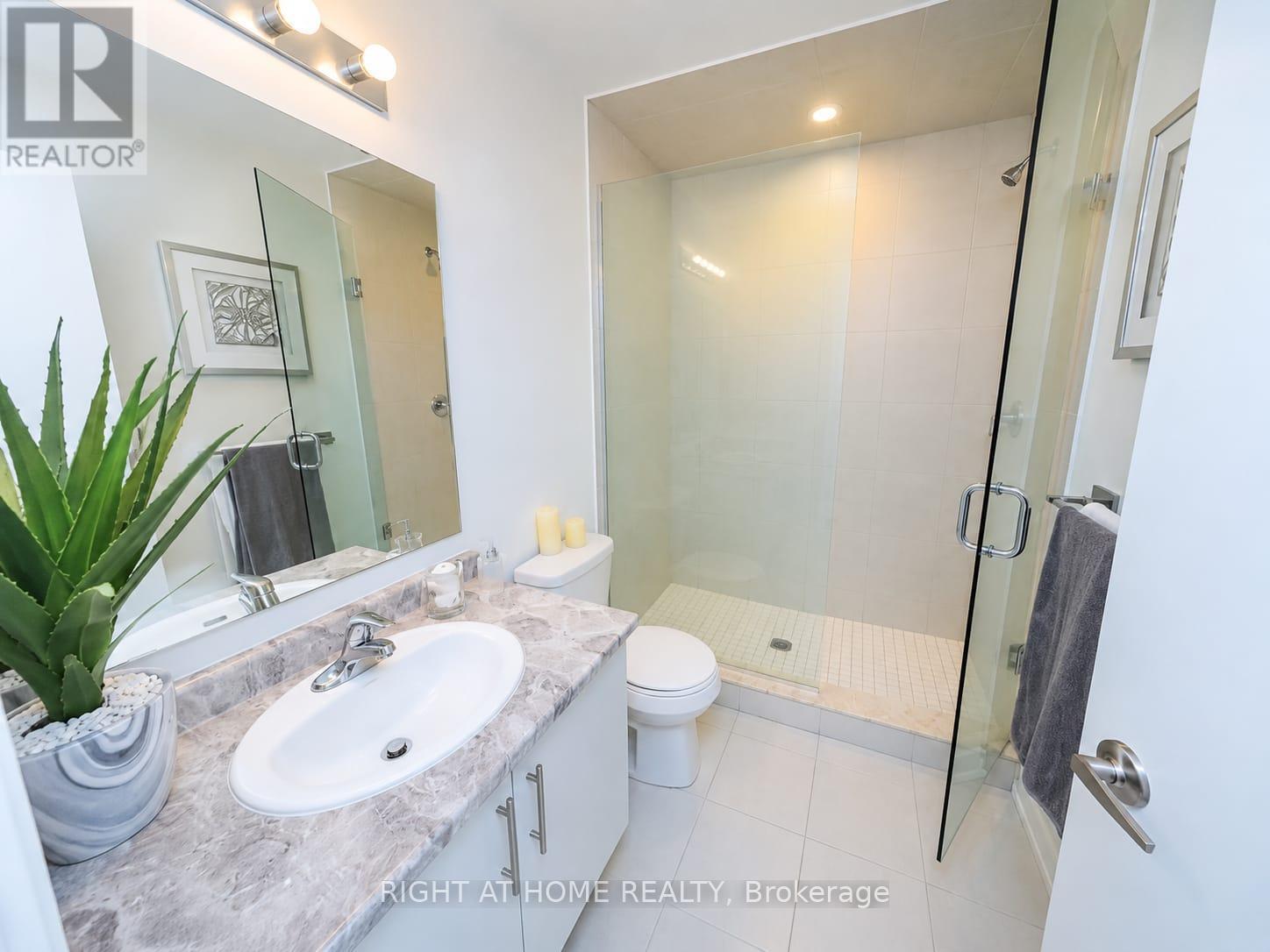 15 - 590 North Service Road, Hamilton, ON - Indoor Photo Showing Bathroom