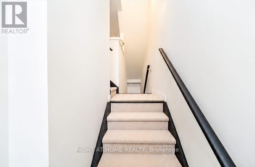 15 - 590 North Service Road, Hamilton, ON - Indoor Photo Showing Other Room