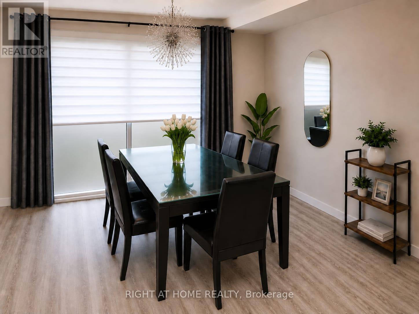 15 - 590 North Service Road, Hamilton, ON - Indoor Photo Showing Dining Room