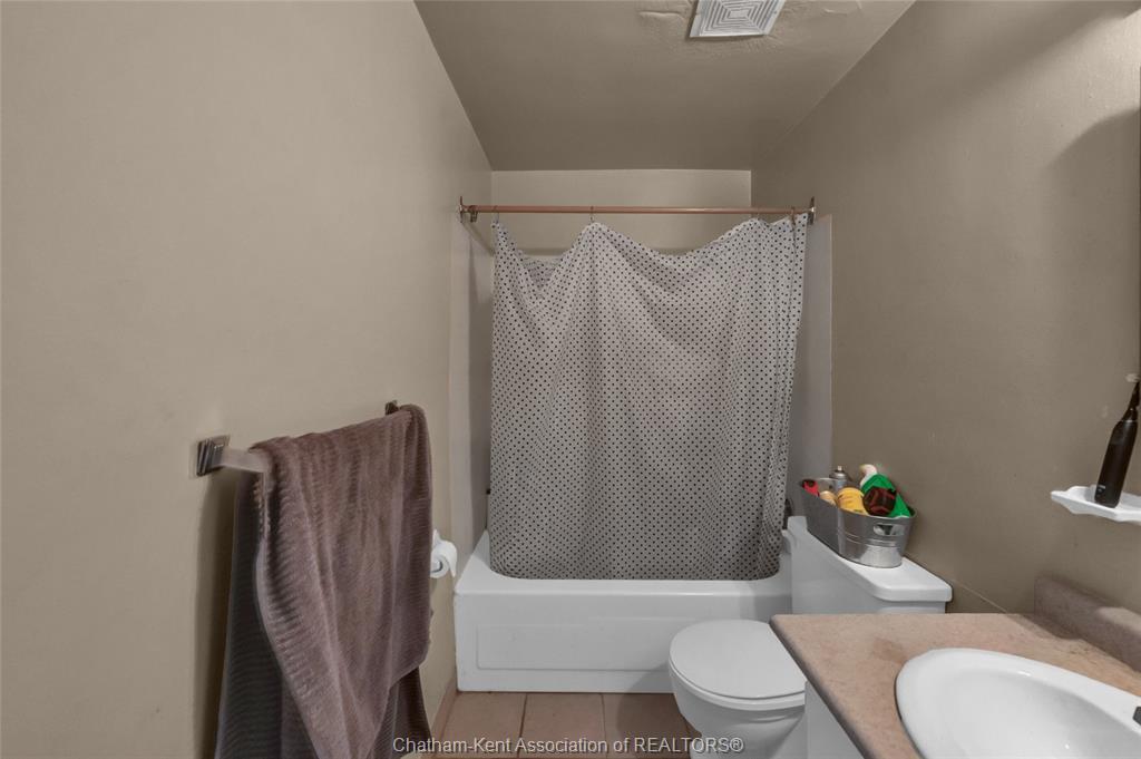 203-63 Baldoon Road, Chatham, ON - Indoor Photo Showing Bathroom