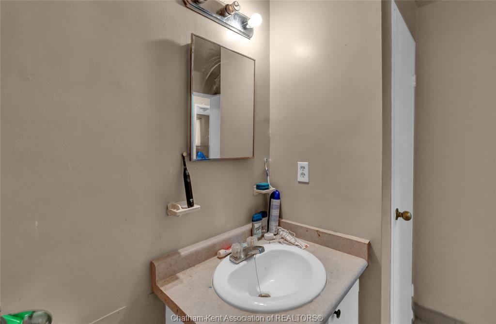 203-63 Baldoon Road, Chatham, ON - Indoor Photo Showing Bathroom
