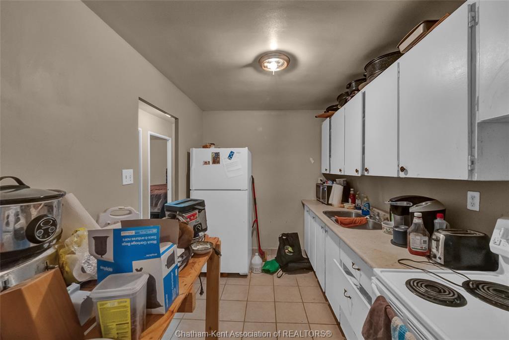 203-63 Baldoon Road, Chatham, ON - Indoor Photo Showing Kitchen