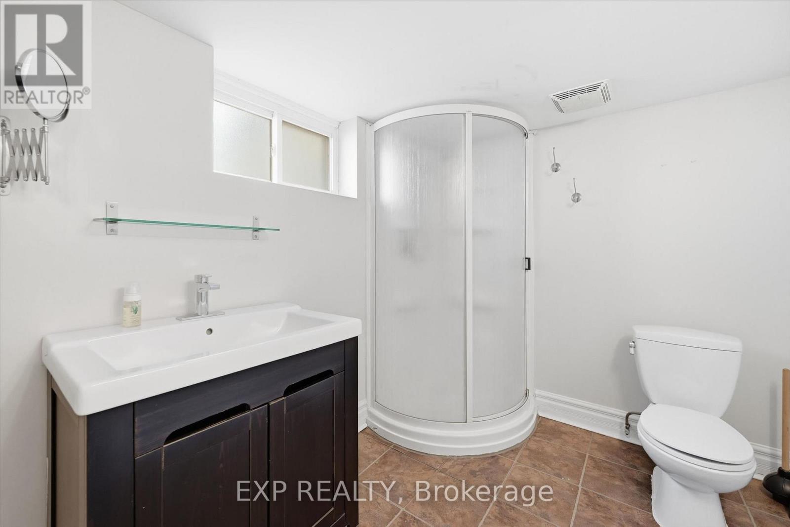 129 East 25Th Street, Hamilton (Eastmount), ON - Indoor Photo Showing Bathroom