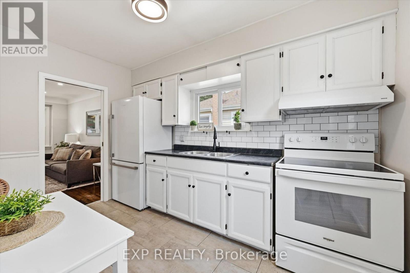 129 East 25Th Street, Hamilton (Eastmount), ON - Indoor Photo Showing Kitchen