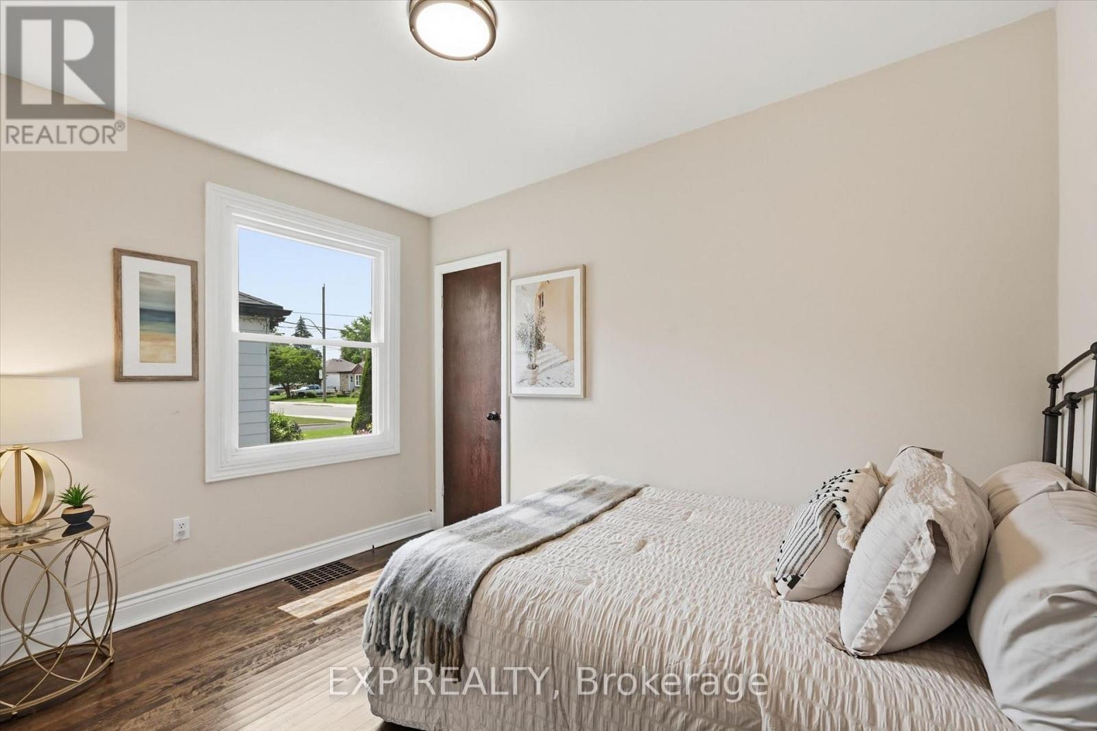 129 East 25Th Street, Hamilton (Eastmount), ON - Indoor Photo Showing Bedroom