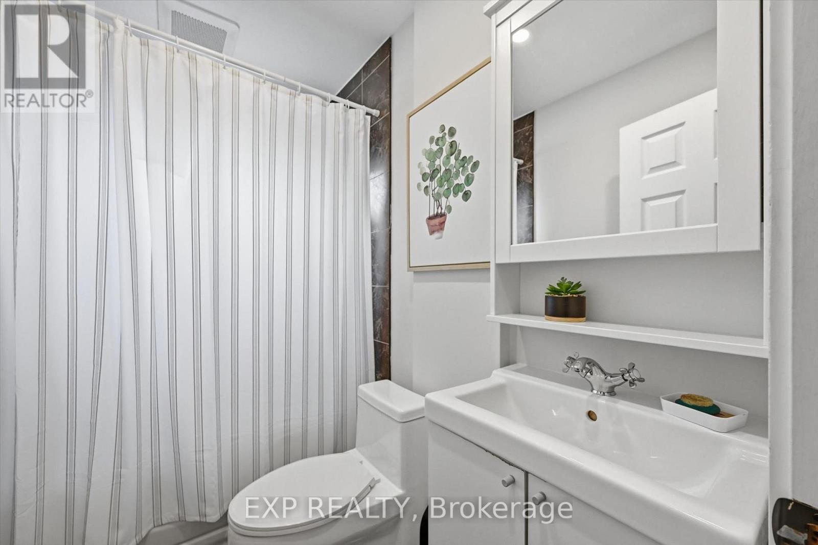 129 East 25Th Street, Hamilton (Eastmount), ON - Indoor Photo Showing Bathroom