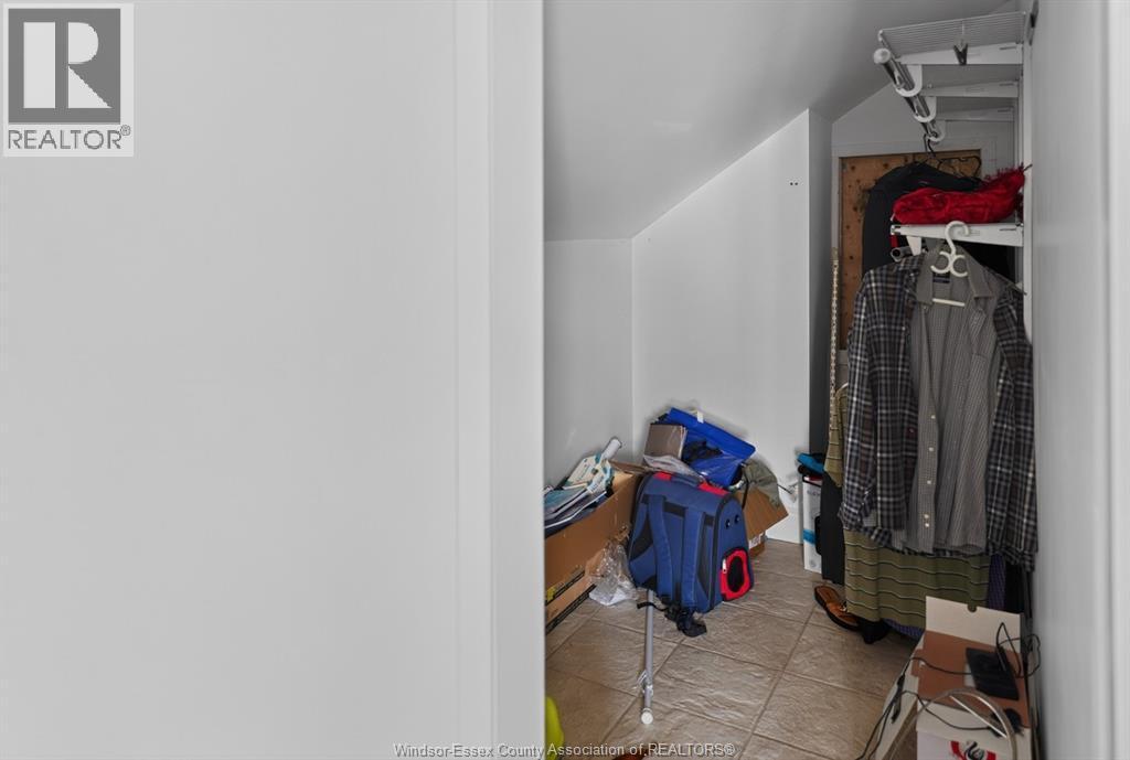 852 Reedmere, Windsor, ON - Indoor