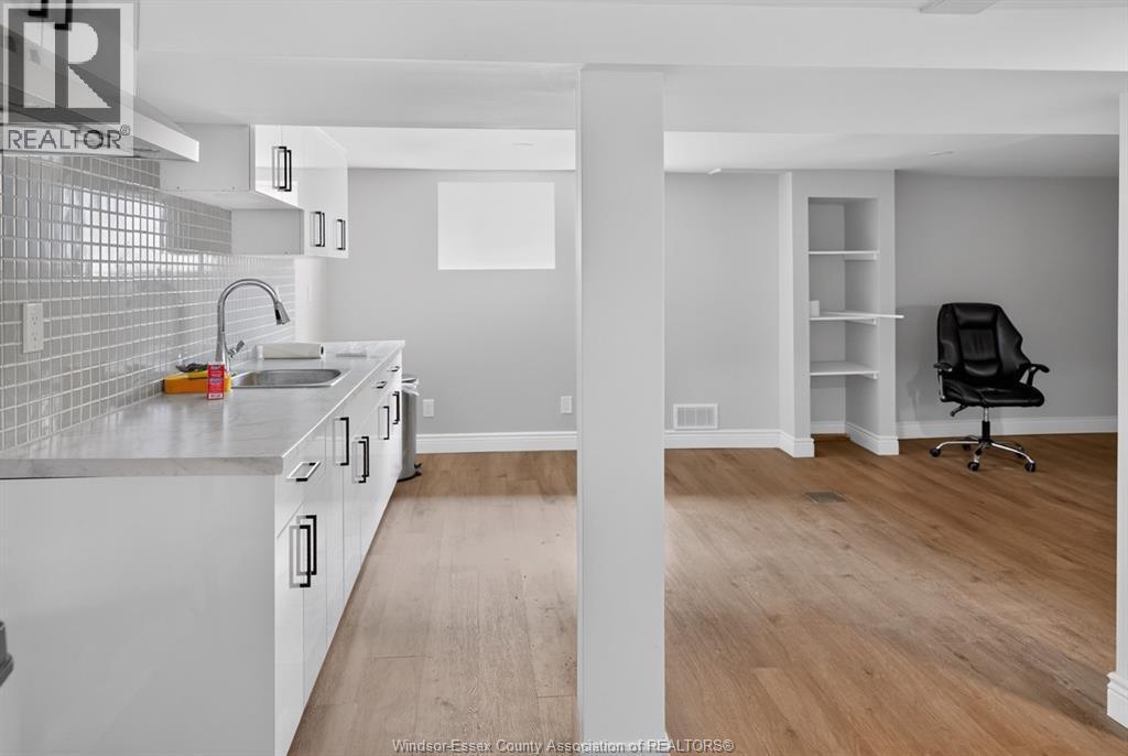 852 Reedmere, Windsor, ON - Indoor Photo Showing Kitchen