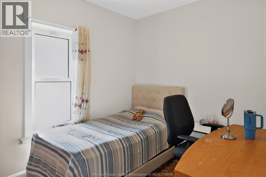 852 Reedmere, Windsor, ON - Indoor Photo Showing Bedroom