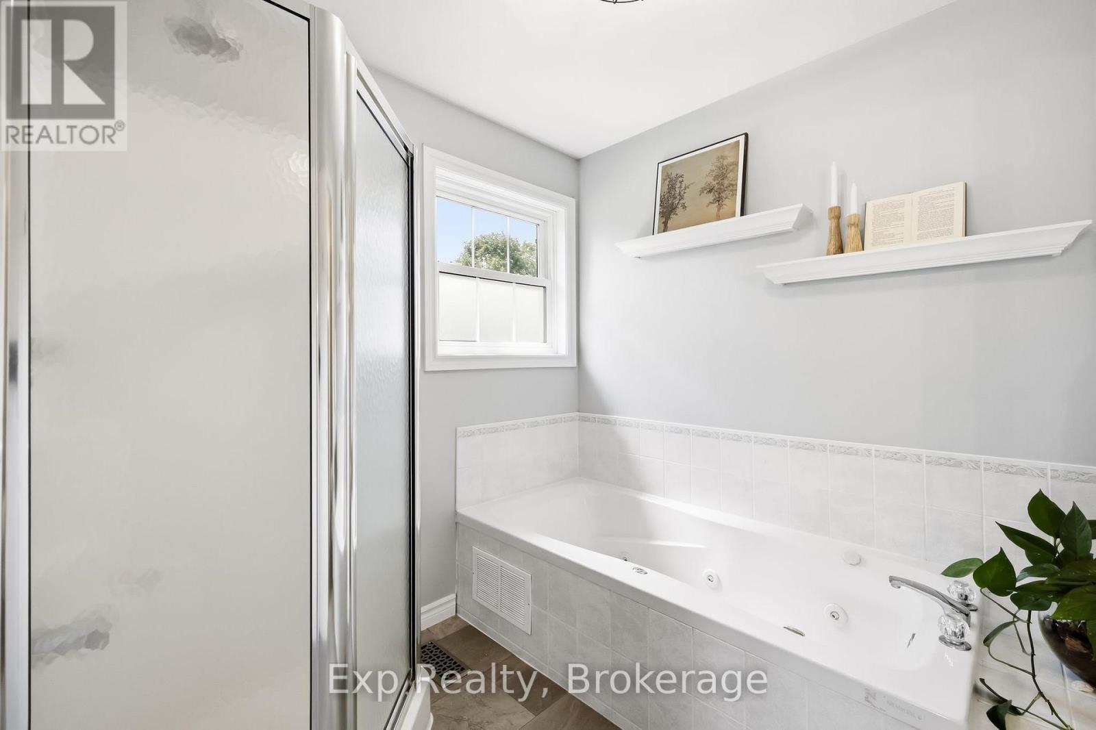 7402 Byers Road, Hamilton Township, ON - Indoor Photo Showing Bathroom