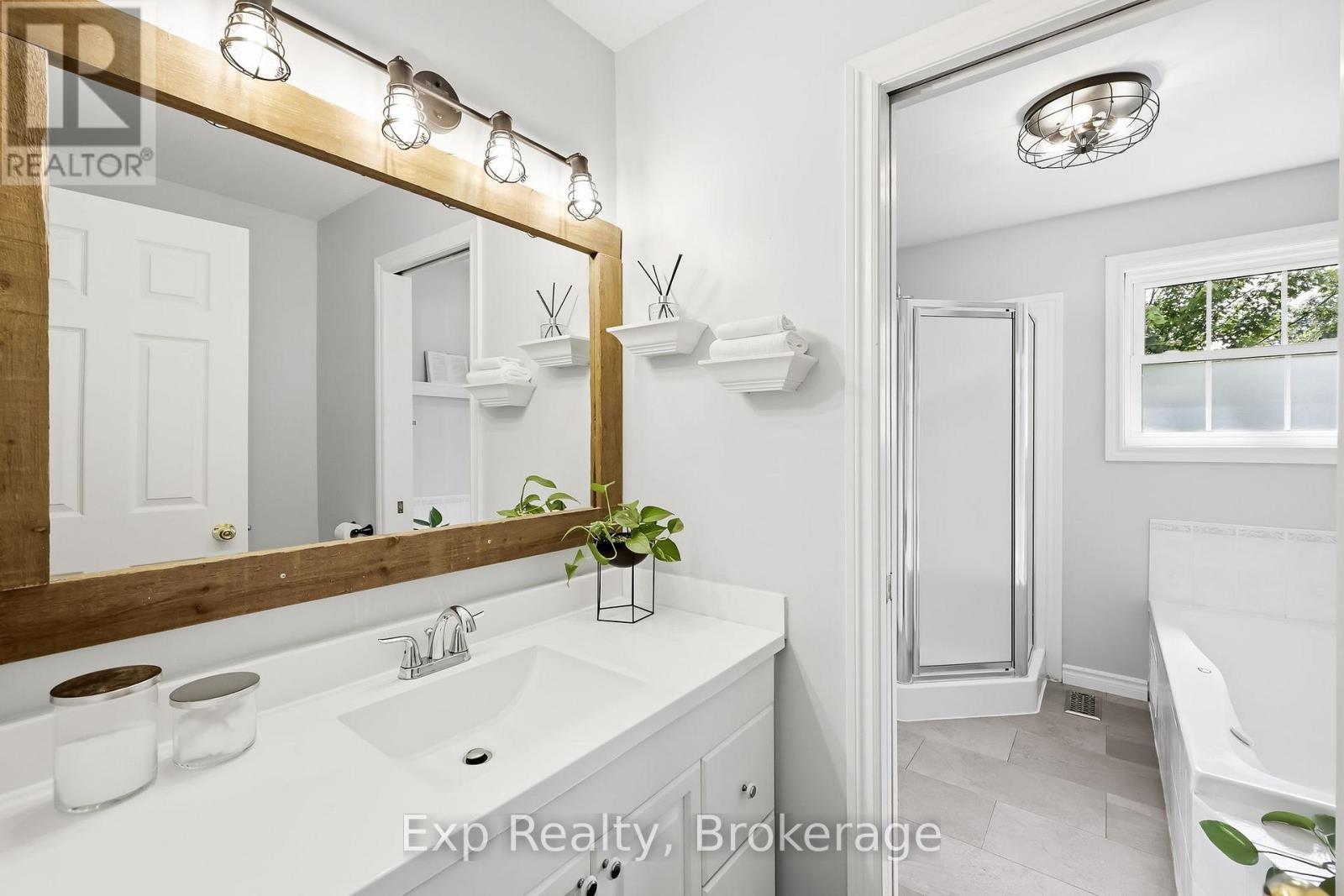 7402 Byers Road, Hamilton Township, ON - Indoor Photo Showing Bathroom