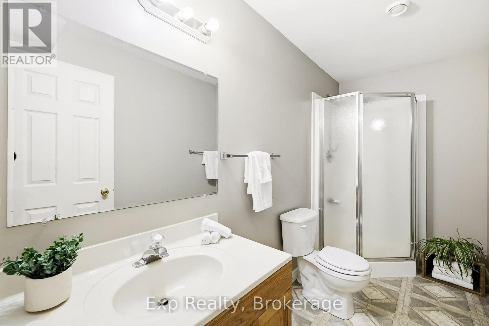 7402 Byers Road, Hamilton Township, ON - Indoor Photo Showing Bathroom