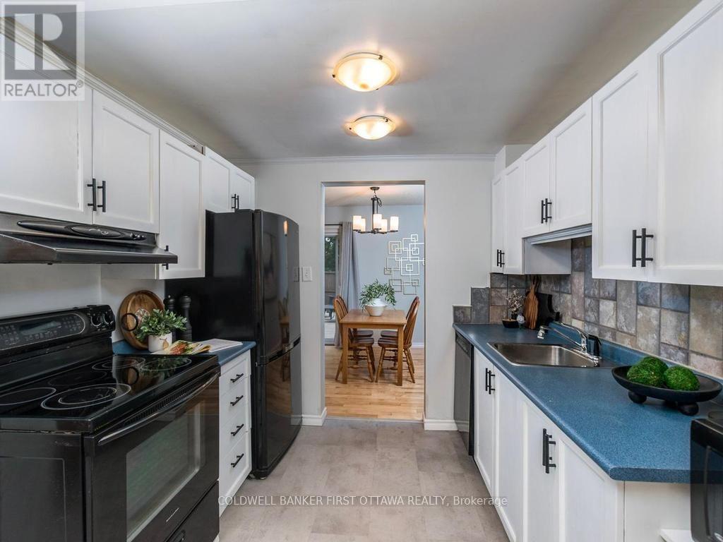 75 Sundback Lane, Ottawa, ON - Indoor Photo Showing Kitchen