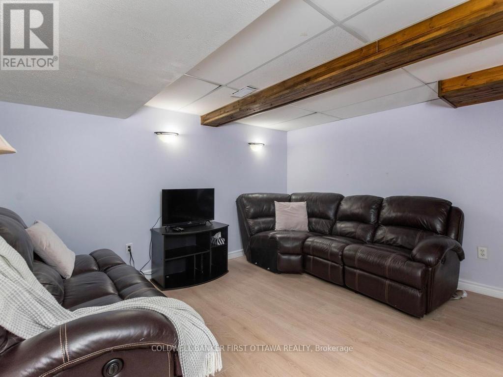 75 Sundback Lane, Ottawa, ON - Indoor