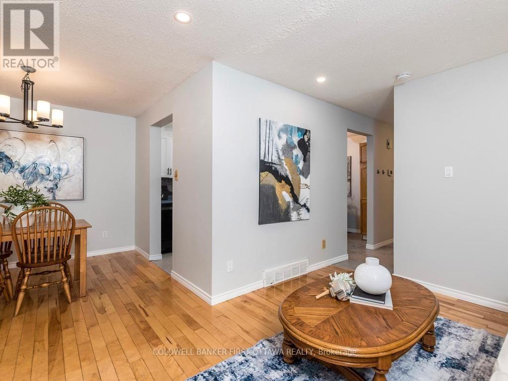 75 Sundback Lane, Ottawa, ON - Indoor Photo Showing Other Room